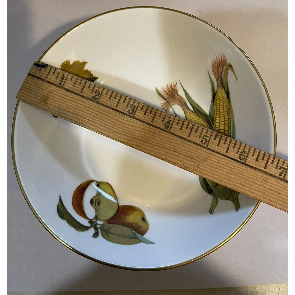 Royal Worcester Evesham Gold England 6.75